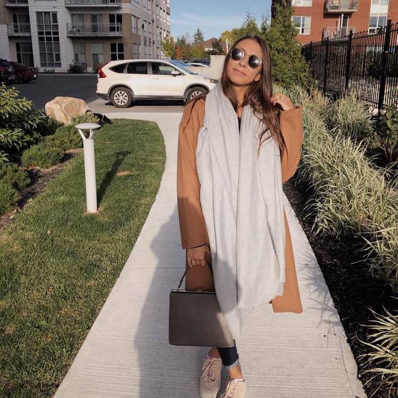 Meet your Posher, Sabrinna - Picture 1 of 1